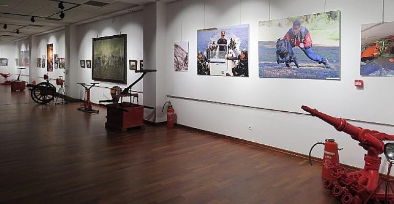 İtfaiye Haftası’nda İzmirli itfaiyeciler sahne aldı