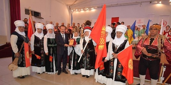 Kardeş Halk Dansları Topluluklarından Unutulmaz Gösteri