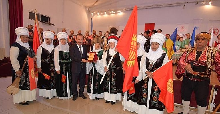 Kardeş Halk Dansları Topluluklarından Unutulmaz Gösteri