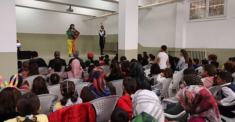 Kasaba ve Köylerde Yaşayan Çocuklar Tiyatroyla Buluşuyor