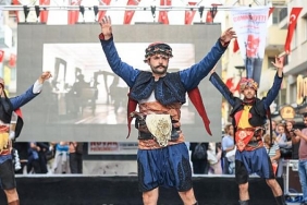 konakta-cumhuriyet-bayrami-coskusu-her-yerde.jpg