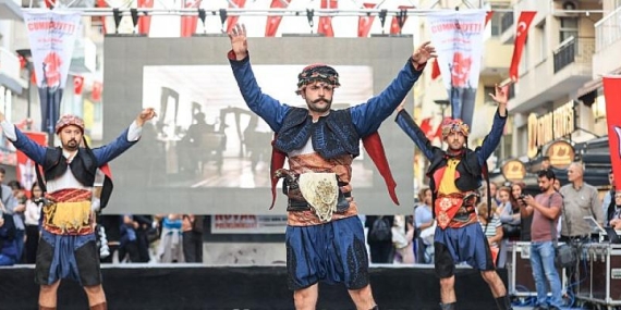 Konak’ta Cumhuriyet Bayramı  Coşkusu her yerde