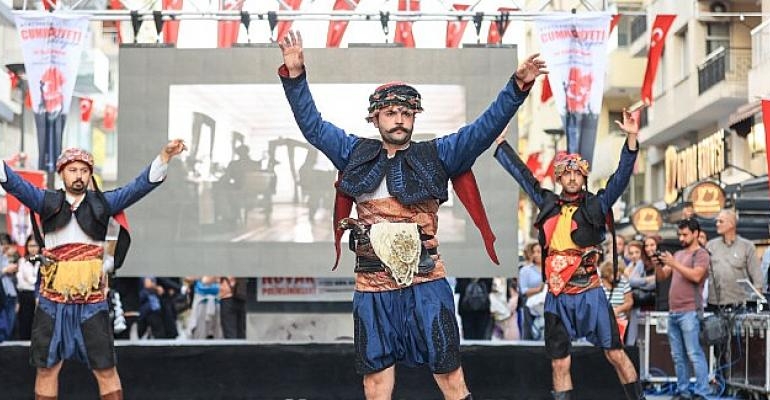 Konak’ta Cumhuriyet Bayramı  Coşkusu her yerde