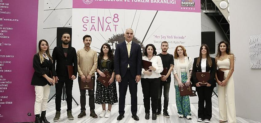 kultur-ve-turizm-bakani-mehmet-nuri-ersoydan-baskent-kultur-yolu-festivalinde-genc-sanatcilara-destek.jpg