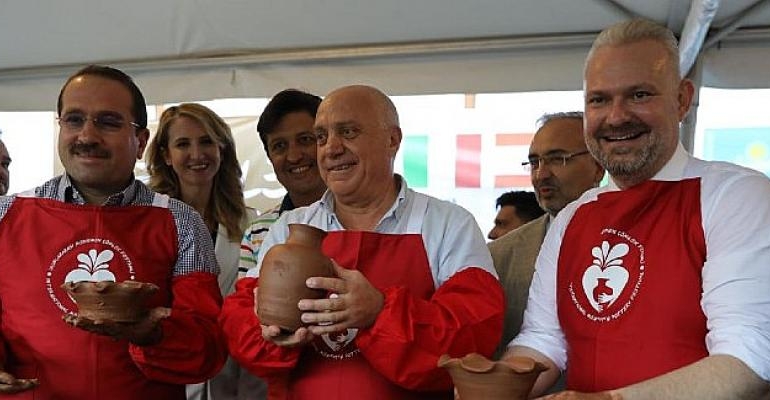 Menemen Belediyesi Uluslararası 1. Çömlek Festivali Renkli Başladı