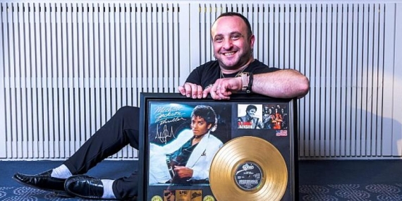 Michael Jackson portreleri ile Ressam Deni Adler Topuzoğlu Hilton Istanbul Maslak’ta