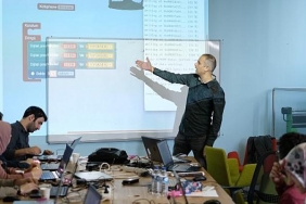 t3-vakfi-milli-teknoloji-hamlesi-ogretmen-akademileri-programi-ile-gelecegin-mimarlari-ogretmenlerle-bulusuyor.jpg