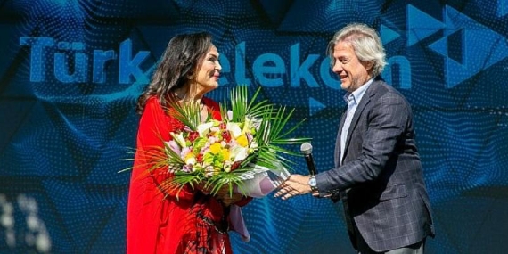 Türk Telekom Yeşilçam’ın sultanı Türkan Şoray’ı hayranlarıyla buluşturdu