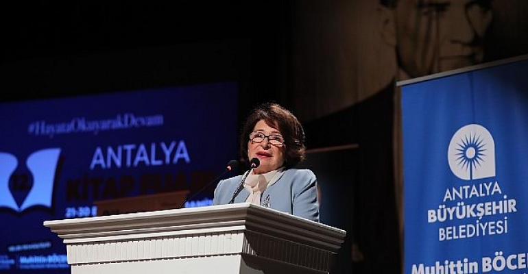 Türkiye’nin en çok konuşulan ismi Antalya Kitap Fuarı’nda Psikiyatrist-yazar Gülseren Budayıcıoğlu okurlarıyla buluştu