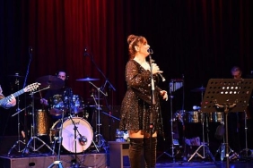 uskudarda-90lar-coskusu-uskudarda-90larin-unlu-isimleri-muzik-ruzgari-estirdi.jpg