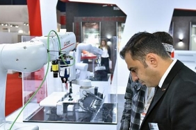 yarinin-uretim-anlayisina-yon-veren-robotlarini-sergiledi.jpg