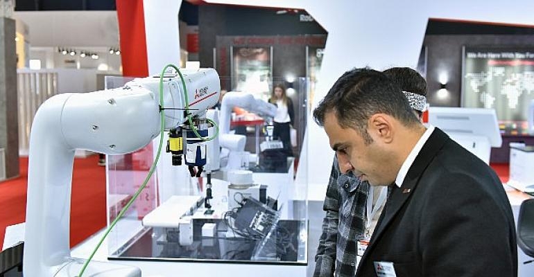 Yarının üretim anlayışına yön veren robotlarını sergiledi