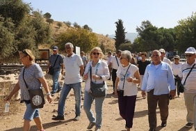 yaslilar-gununu-100-yas-evi-uyeleri-kultur-turu-ile-gecirdi.jpg