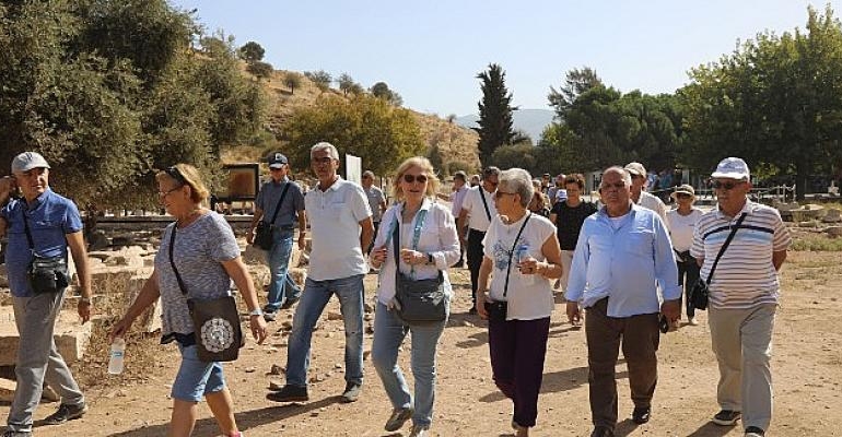 Yaşlılar Günü’nü 100 Yaş Evi Üyeleri Kültür Turu ile Geçirdi