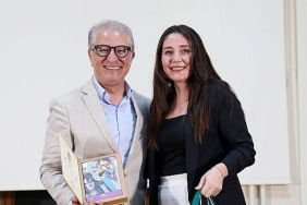 yekta-kopan-sait-faikin-ipekli-mendilini-okudu.jpg