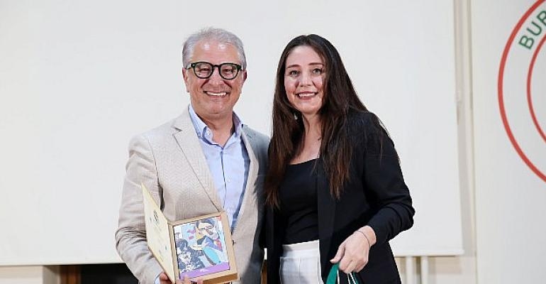 Yekta Kopan Sait Faik’in “İpekli Mendil”ini okudu