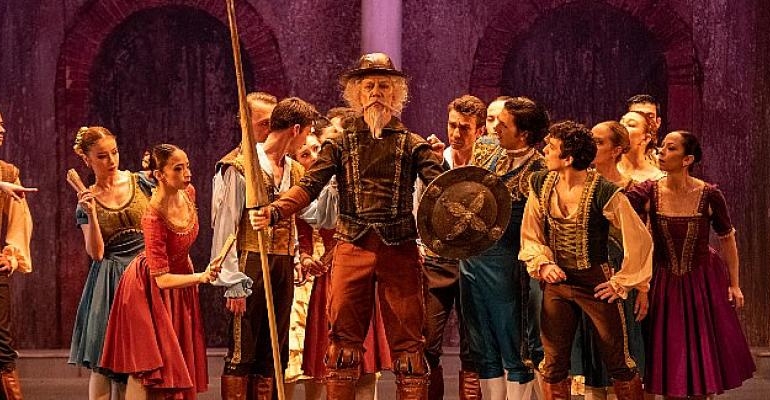 Yel Değirmenleriyle Savaşan Şövalye ‘’Don Kişot’’ AKM’de