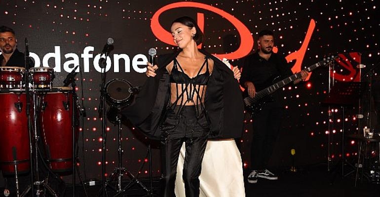 Zeynep Bastık’tan Vodafone Red İşbirliğiyle  Yeni Akustik Performans Serisi