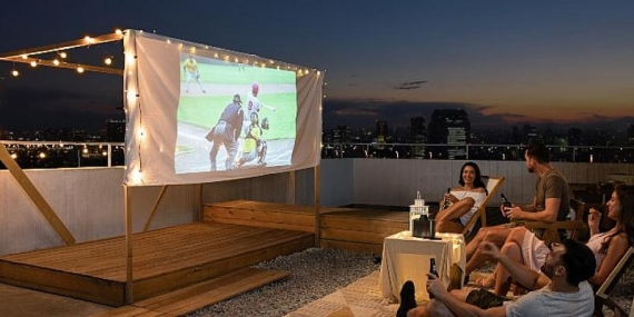 Ara Tatil Döneminde Anker Nebula ile Bulunduğunuz Ortamı Sinema Salonuna Dönüştürün
