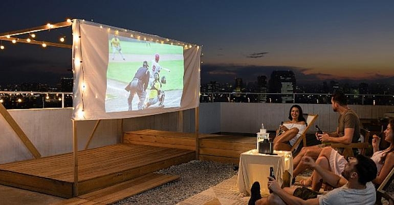 Ara Tatil Döneminde Anker Nebula ile Bulunduğunuz Ortamı Sinema Salonuna Dönüştürün