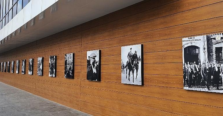 Atatürk tabloları AKM’ye çok yakıştı