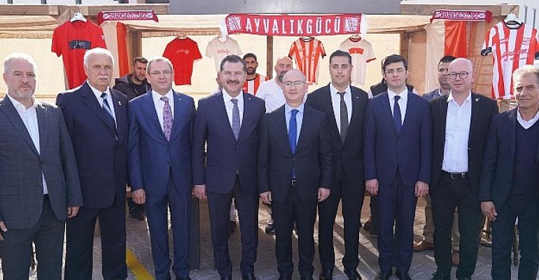 Ayvalık’ta Zeytin Hasat Festivali Başladı