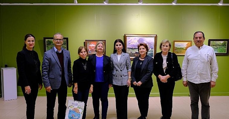 Çektiği Fotoğrafları Resme Dönüştüren Ressam Jülide Damar’ın Sergisi Orhan Peker’de