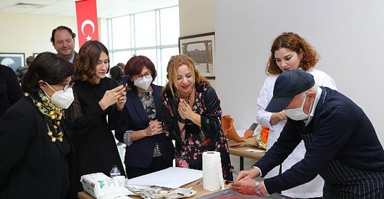 DEÜ’de Sanatla Parkinson Farkındalığı