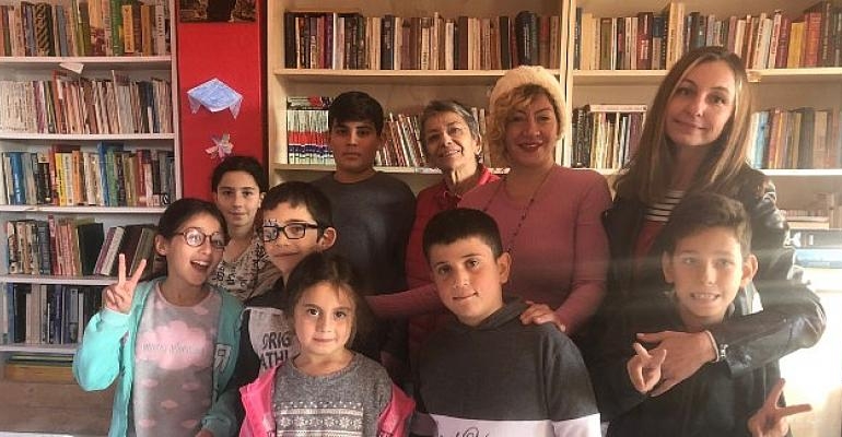Foça Yeniköy’lü Çocuklara Oyunlu Konserli Etkinlik