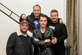 hazine-filminin-oyunculari-hakan-gence-ile-siki-muhabbette.jpg
