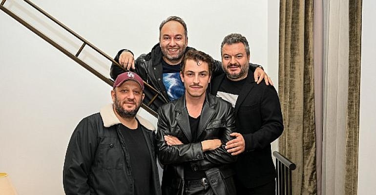 ‘Hazine’ filminin oyuncuları ‘Hakan Gence ile Sıkı Muhabbet’te