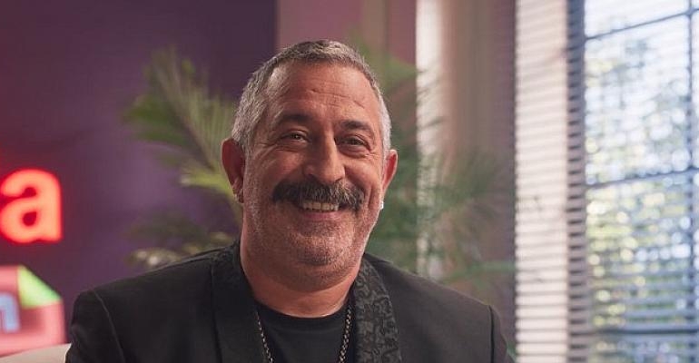 Hepsiburada’nın Bergüzar Korel’in ve Cem   Yılmaz’ın yer aldığı “Efsane Kasım” Reklam   Filmleri Yayında