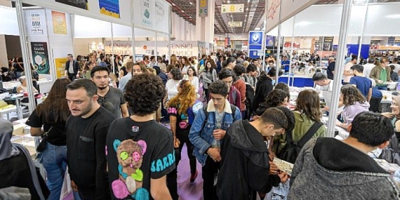 Kitapseverlerden hafta sonu İZKİTAP’a yoğun ilgi