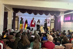 nevsehir-belediyesi-kasaba-ve-koyleri-gezip-cocuklari-tiyatro-ile-bulusturuyorlar.jpg