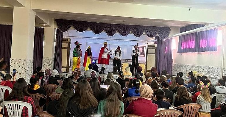 Nevşehir Belediyesi Kasaba ve Köyleri Gezip Çocukları Tiyatro İle Buluşturuyorlar