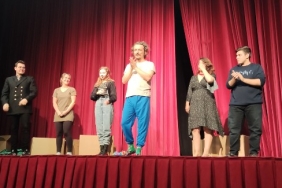 otekilerin-kahramani-golcuklu-tiyatroseverlerle-bulustu.jpg
