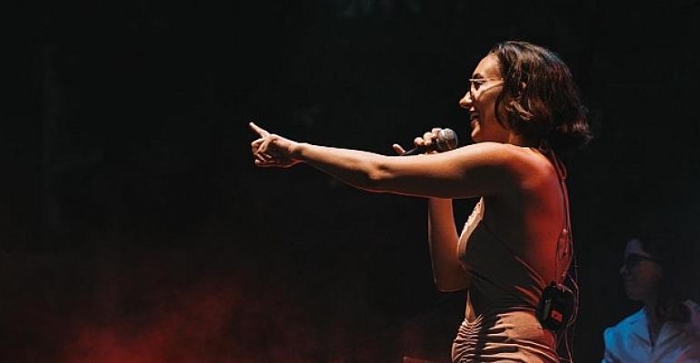 Ruhunu Yansıtan Umut Dolu Şarkılarıyla Sedef Sebüktekin 4 Kasım’da Zorlu PSM’de