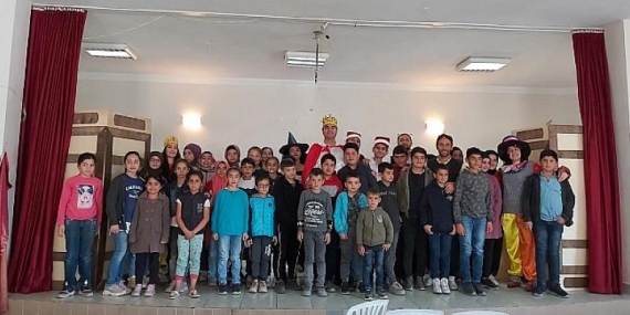 Şehir Tiyatrosu Oyuncuları “ZELZELE” Adlı Oyunlarını Özlüce’de Sahnelendi
