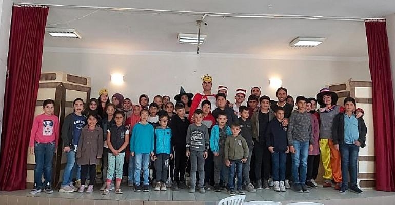 Şehir Tiyatrosu Oyuncuları “ZELZELE” Adlı Oyunlarını Özlüce’de Sahnelendi