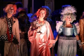 tartuffe-en-klasik-ve-seyirlik-haliyle-sahnede.jpg