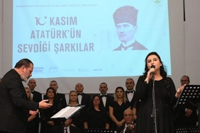 ulu-onder-sevdigi-sarkilarla-anildi.jpg
