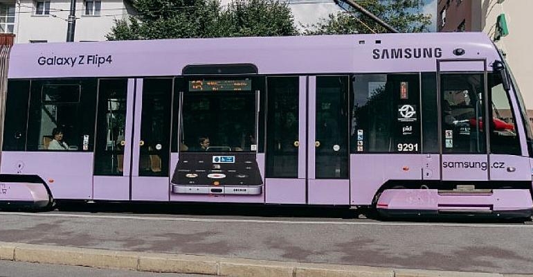 Yeni Galaxy Z serisi telefonların yaratıcı kampanyaları dünya çapında yoğun ilgi gördü