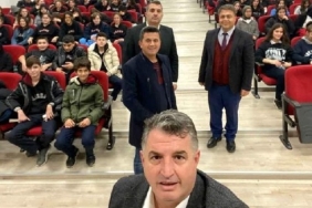baskan-dogruer-bugday-tanesi-filmini-ogrenciler-ile-izledi.jpg