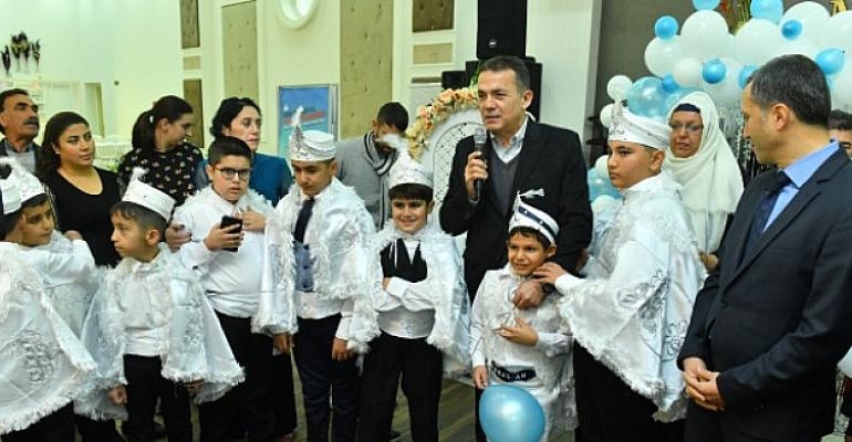 Başkan Özyiğit, özel çocukları sünnet düğünlerinde de yalnız bırakmadı