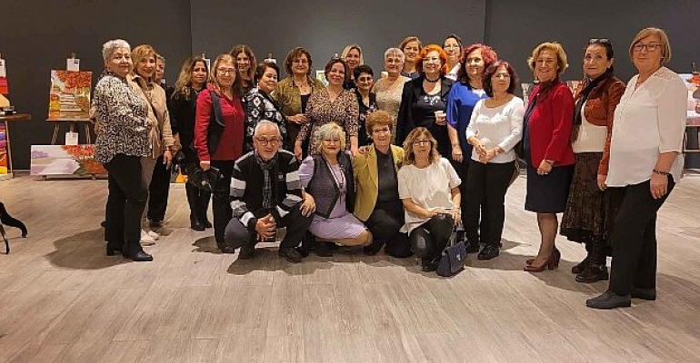 Bayraklı’nın kursiyerlerinden yılsonu sergisi