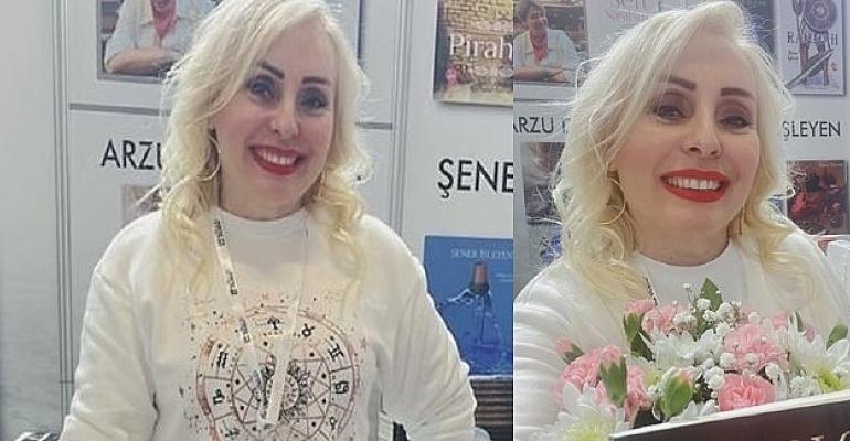 Funda Akosman TÜYAP’ta Sevenleriyle Buluştu