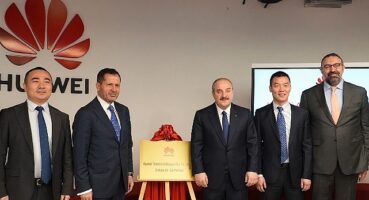 Huawei Türkiye'nin Ankara'daki yeni Ar-Ge Merkezi Bakan Varank tarafından açıldı