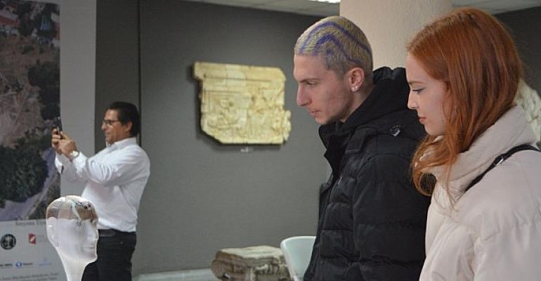 İzmir Arkeoloji Müzesinde “EgeArt Sanat Koleksiyonu Sergisi” açıldı