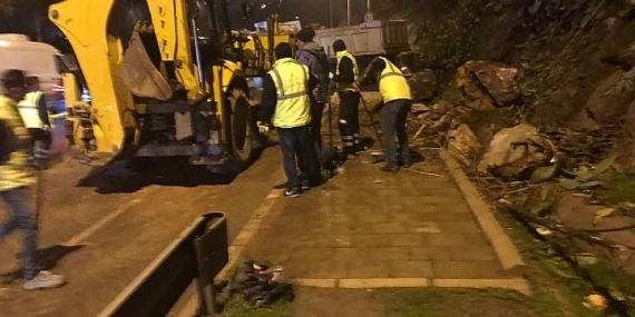 İzmir Büyükşehir ekipleri Altınyol'da çalışmalarını sürdürüyor