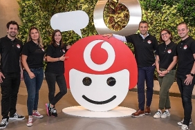 vodafoneun-dijital-kahramani-tobi-2022de-140-milyon-sohbet-gerceklestirdi.jpg